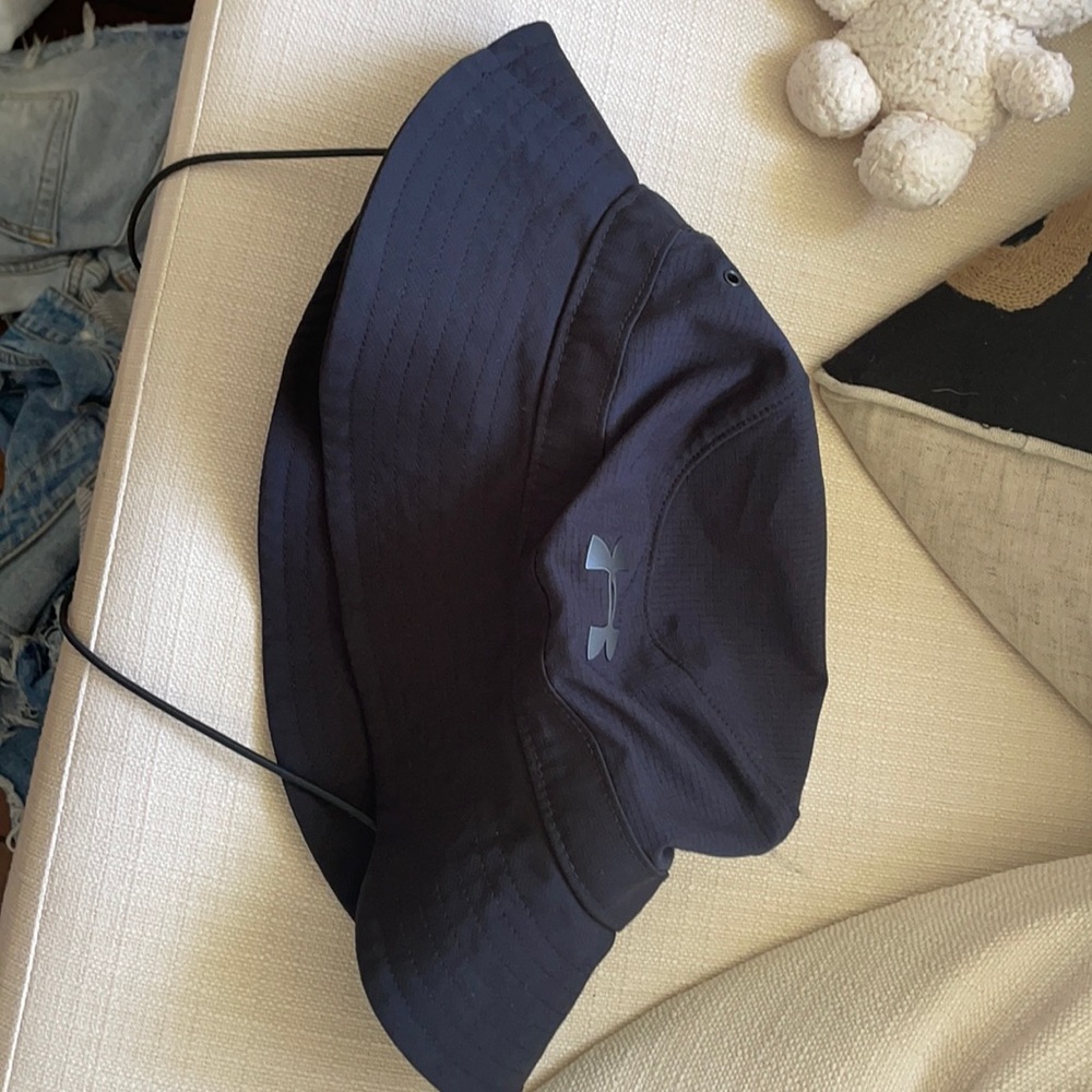 Bucket hat